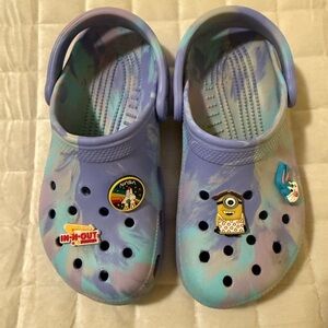 Kids Purple & Teal Tie-Dye Crocs Clog Sandals with Character Charms Size 4